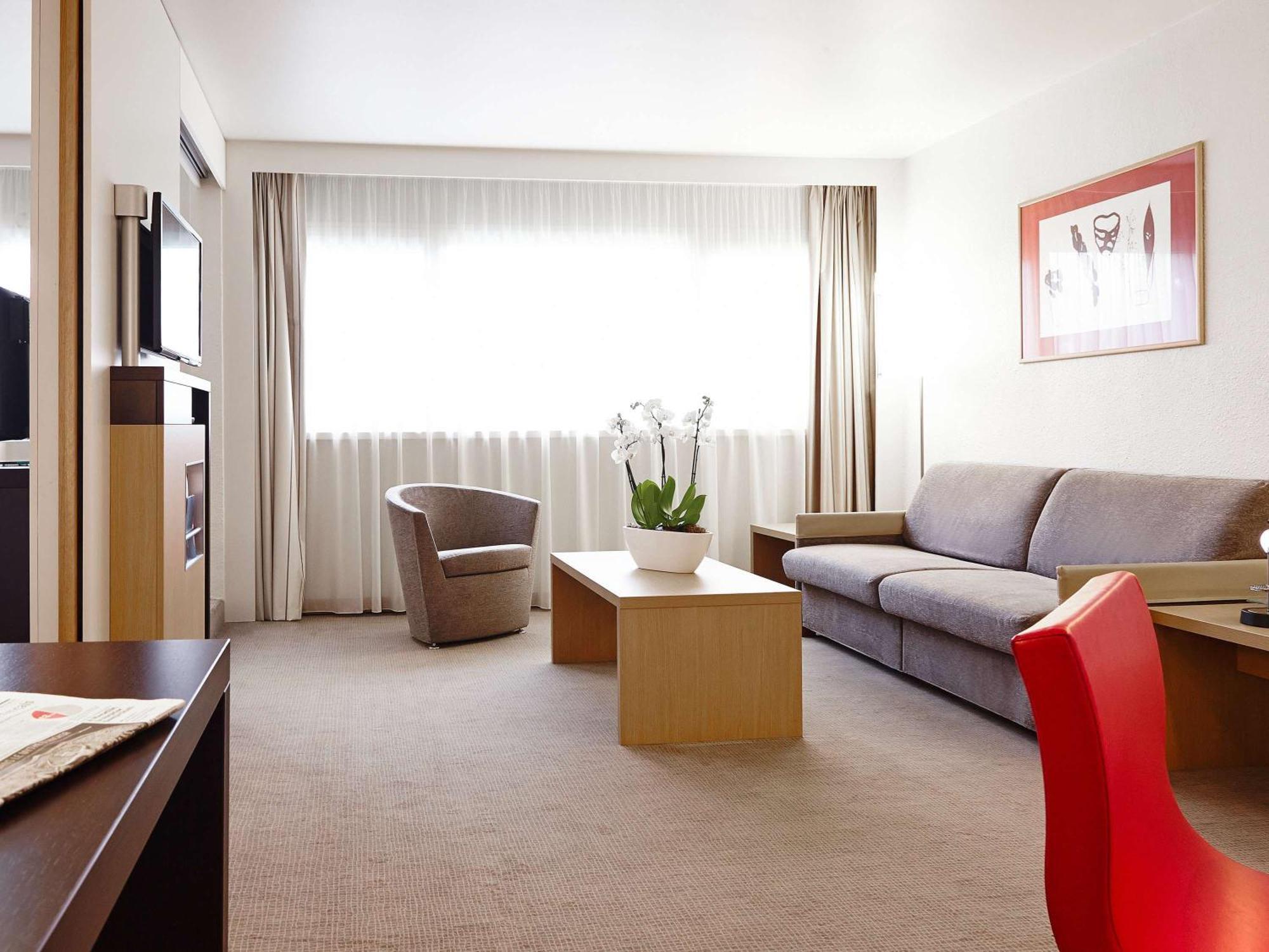 Novotel Atria Nimes Centre Ngoại thất bức ảnh